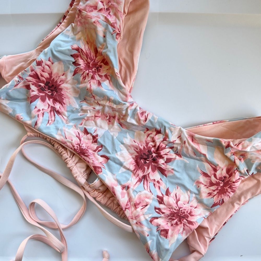 Frankie's Bikinis‎ Floral Bikini Top - Picture 4 of 6